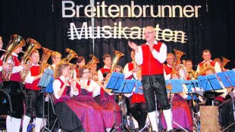 Die beiden Musikkapellen aus Breitenbrunn (im Bild) und Waltenhausen wurden mit viel Beifall für ein gelungenes Jahreskonzert belohnt. Foto: müsa