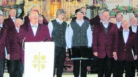 Die Sängerrunde der Gersthofener Naturfreunde präsentierte in der Gebenhofener Kirche ein breites Spektrum weihnachtlicher Weisen. Foto: Norbert Schiller 