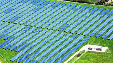 Der Solarpark bei Thierhaupten ist ein Baustein im Klimaschutzkonzept des Landkreises. 