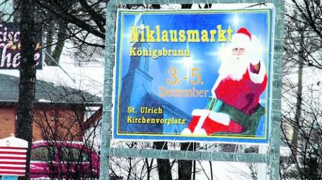 Dass ein amerikanischer Santa Claus auf Plakaten der Stadt für den Königsbrunner Niklausmarkt wirbt, daran stört sich Barbara Jaser. Foto: Marion Kehlenbach