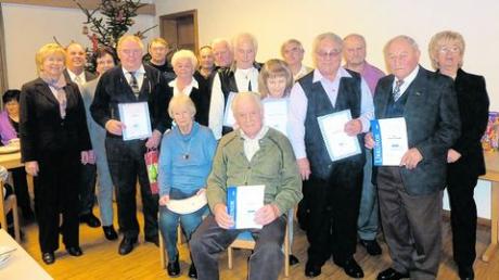Bei der Weihnachtsfeier des VdK-Ortsverbandes Höchstädt wurden langjährige Mitglieder geehrt. Foto: VdK