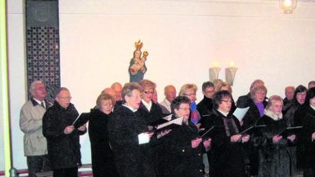 Die Chorgemeinschaft Betlinshausen (oben) hatte sich Gäste zum Konzert in der Pfarrkirche geladen, wie etwa die Alphornbläser aus Bubenhausen. Foto: mayw