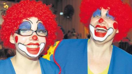 Gute Laune: Caroline Schmid und Michaela Bahle-Schmid als fröhliche Clowns gaben beim Seniorenfasching der Kneippstadt eine gute Figur ab. 
