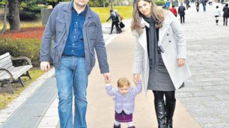 Sead Catovic und seine Frau Damaris, zusammen mit ihrer Tochter Naomi Samira. Das Paar lebt seit dreieinhalb Jahren in Tokio.