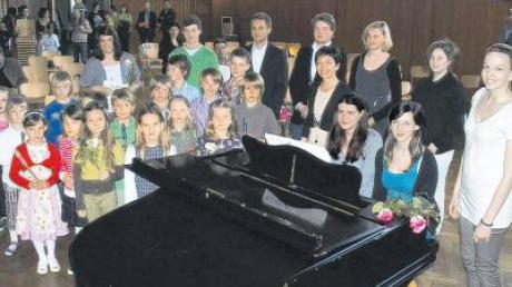 Hannemarie Sobczyk und „ihre“ Kinder von der Musikschule in Ettringen sorgten für einen musikalischen Höhepunkt in der Turnhalle. 