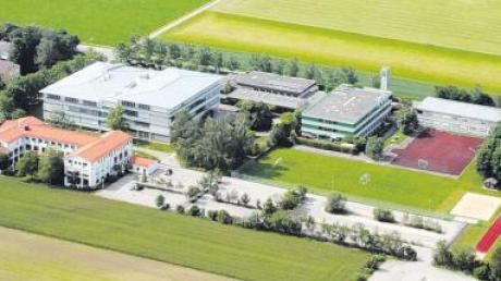 Das Schulzentrum Bad Wörishofen am Ostpark mit FOS, Hotelfachschule, Wirtschaftsschule und Sebastian-Kneipp-Schule und Schülerheim.  