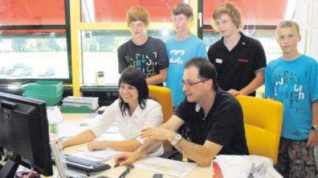 Beim „Tag der Ausbildung“ in Pfaffenhausen lernten die Jugendlichen bei der Firma Raico die tägliche Arbeit am PC kennen. 