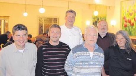 Der neue Vorstand ist der alte (von links): Klaus Jakob, Alexander Deutschenbaur, Harald Braun, Robert Rippel, Karlheinz Hiesinger und Renate Frey.  