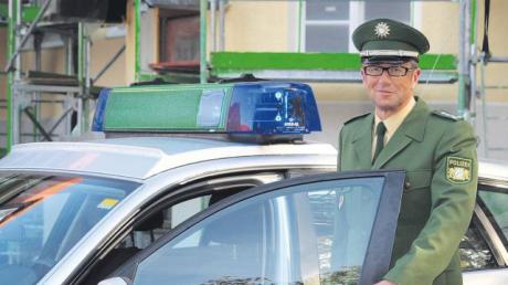 Seit 1. November ist Gerhard Zielbauer der neue Chef der Polizeiinspektion Mindelheim, die – wie im Hintergrund zu sehen – gerade renoviert wird. Der Erste Polizeihauptkommissar wechselt damit von der Kriminal- zur Schutzpolizei.