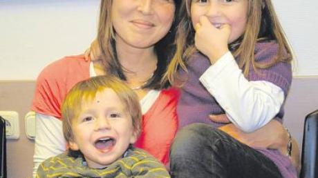 Simone Wagner mit ihren Kindern Magdalena und Leonhard. Die 33-Jährige leidet seit 28 Jahren unter der Zuckerkrankheit. Fotos (3): jsto