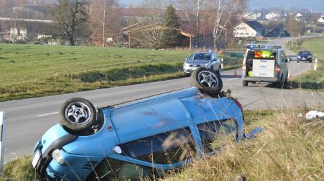 Bei einem Unfall nahe Tussenhausen wurde eine 31-Jährige schwer verletzt.