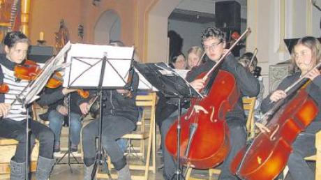 Verschiedene Instrumentalensembles und Schulchöre präsentierten beim Adventskonzert des Maristenkollegs Mindelheim voller Konzentration das beeindruckende Ergebnis ihrer langen und intensiven Probenarbeit.  