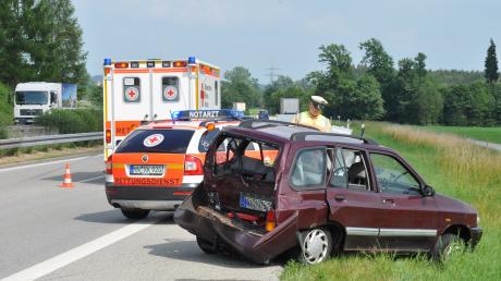 Bei einem Unfall auf der A96 sind am Mittwochnachmittag vier Menschen verletzt worden.