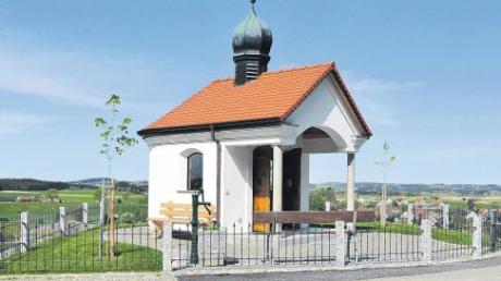 Prächtig steht sie da, die neu gebaute Franziskuskapelle in Stetten. 2009 war die Idee entstanden, für den gut erhaltenen Glockenturm des alten Leichenhauses ein kleines Gotteshaus zu bauen. Am 22. Juli wird die Kapelle eingeweiht. 