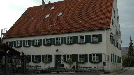 Im Gasthaus Mohren in Siebnach will Besitzer Horst Deuse Asylbewerber unterbringen. Im Ettringer Gemeinderat fand dieses Vorhaben auf der jüngsten Sitzung erneut keine Zustimmung.