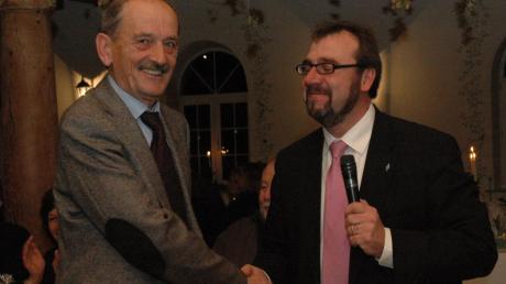 Ihr Lächeln zeigt es: Die beiden Ettringer Bürgermeister Robert Sturm und Roland Scherbaum (links) sind zufrieden mit dem abgelaufenen Jahr.  