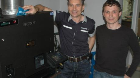 Organisator Kai Erfurt (rechts) und Kinobetreiber Rudolf Huber freuen sich auf das Cine-Maniacs-Fest in Türkheim.  