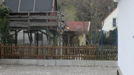 Im Norden seines Hauses am Martinsring in Türkheim Bahnhof wollte sich der Bauherr an der Grundstücksgrenze eine Doppelgarage genehmigen lassen.
