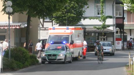 In Bad Wörishofen wurde ein Radfahrer bei einem Zusammenstoß mit einem Auto verletzt. Der Unfall ereignete sich auf der Hauptstraße. 
