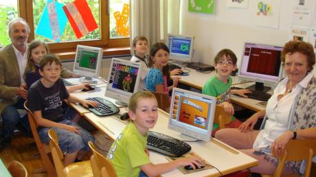 Der Förderverein der Grundschule Türkheim hat 40 neue Flachbildschirme für die Klassenzimmer beschafft.  
