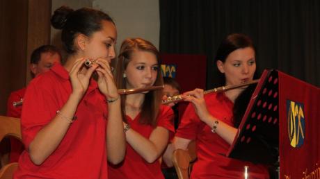 Die schönsten Flötentöne brachten diese jungen Damen von der Ramminger Jugendkapelle hervor. 
