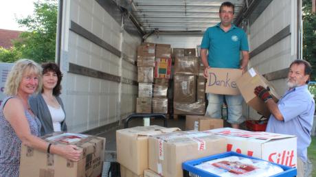 Spenden vom Kochtopf bis zum Kühlschrank hat Wolfgang Keitler aus Stetten gesammelt und jetzt nach Deggendorf gebracht, wo Opfer des Hochwassers dringend auf diese Hilfe angewiesen sind. Insgesamt kamen zwölf Tonnen Hilfsgüter zusammen. 