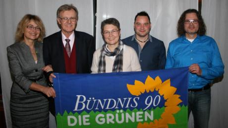 Sie stehen auf der Bewerberliste der Grünen für den Stadtrat ganz oben (von links): Paola Rauscher, Helmut Vater, Listenführerin Doris Hofer, Daniel Pflügl und Norbert Kuisle.  
