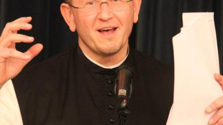 Formulieren für die „Generation Facebook“: Pater Karl Wallner zeigte im Guggerhaus, wie Kirche auch sein kann.  
