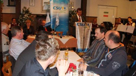 Wirtschaftsstaatssekretär Franz Josef Pschierer stimmte die rund 70 Zuhörer beim politischen Aschermittwoch der CSU in Kammlach auf die Kommunal- und die Europawahl ein. 
