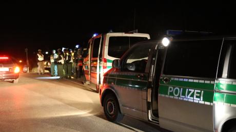 Ein Treffen von Rechtsradikalen in Apfeltrach bei Mindelheim (Unterallgäu) hat am Samstagabend für einen Großeinsatz der Polizei gesorgt.