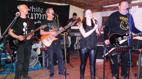 Schon zum dritten Mal war die Türkheimer Coverband „White Summer“ um Sängerin Christina Hartung bei der Bad Wörishofer Kneippennacht dabei.  
