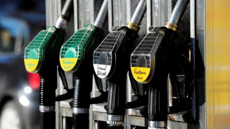 Die hohen Benzinpreise ausbremsen will jetzt auch der Landkreis. Auf der Internetseite soll eine Mitfahrzentrale für Pendler eingerichtet werden. 

