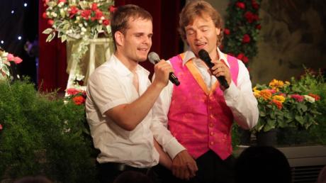 „Lass uns Freunde sein“ sang Rudy Giovannini (rechts) im Duett mit dem behinderten Sebastian aus dem Publikum. 
