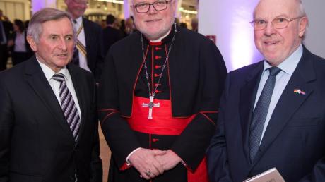Kirchenrestaurator Hermann Dreyer (rechts) traf in München mit Kardinal Reinhard Marx und Alois Glück (links) zusammen. Das Thema war natürlich Dreyers Ankündigung, eine Kirche in Argentinien zum Nulltarif zu sanieren.  
