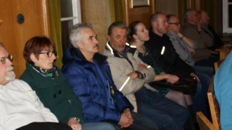 Zahlreiche Zuhörer waren zur Stadtratssitzung ins Rathaus gekommen, bei der es um die geplante Erweiterung der Firma Weikmann in der Nähe des Mindelheimer Bahnhofs ging (siehe Grafik). 
