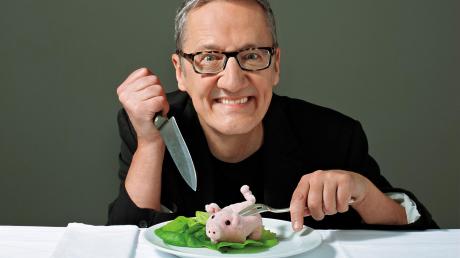 Kabarettist Holger Paetz wetzt die Messer und nimmt sich die Ernährungsgewohnheiten der Bayern vor. 