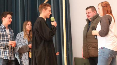 Die Jugendlichen der evangelischen Pfarrgemeinde Mindelheim eröffneten den Schlusstag mit einem Theaterstück. 