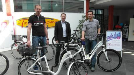 Start der E-Bike-Aktion mit (von links) Thomas Osswald, Peter Humboldt und Josef Trübenbacher jun.  
