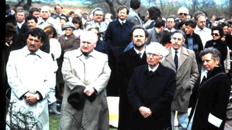 Zuletzt war Viktor Frankl mit seiner zweiten Frau (vorne rechts beide in Schwarz) noch einmal in Türkheim zu Gast. Mit auf dem Foto zu sehen sind von links vorne CSU-Bundestagsabgeordneter Kurt Rossmanith, CSU-Landtagsabgeordneter Erwin Seitz und Landrat Herman Haisch.  
