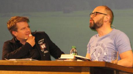Michael Kobr (links) und Volker Klüpfel bei ihrer Klufti-Literatur-Comedy. Um ihre berühmten Allgäu-Krimis geht es dabei oft nur am Rande. 