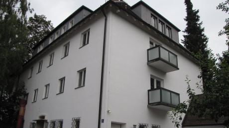 Dieses ehemalige Hotel an der Auenstraße soll zur Unterkunft für Asylbewerber werden. So hat es der Eigentümer geplant. Im Antrag an die Stadt war von einer Erstaufnahme-Einrichtung die Rede, die dort entstehen soll.