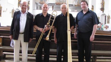 Ein besonderes Konzert boten die drei Künstler Karl Stepper (von rechts), Armin Rosin und Zsolt Gazsarovszky an Alphorn, Posaune und Orgel. Dazu brachten sie auch ein Werk von Dietmar Gräf (links) zur Uraufführung.  	