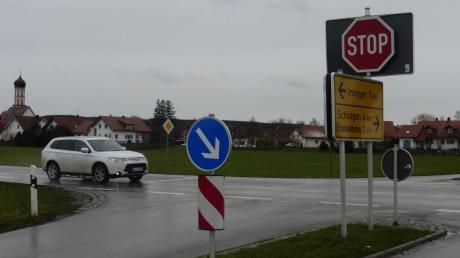 Ein Kreisverkehr zur Entschärfung der Situation wäre die beste Lösung, finden viele Stockheimer. Es geht um die unfallträchtige Kreuzung in Stockheim. 