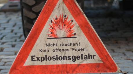 In Ettringen hat ein Baggerfahrer eine Bombe aus dem Zweiten Weltkrieg ans Tageslicht gefördert.  	