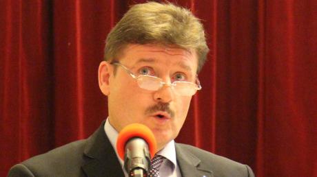 Bürgerversammlung in Kirchheim: Bürgermeister Hermann Lochbronner spricht  im Gasthof Adler.