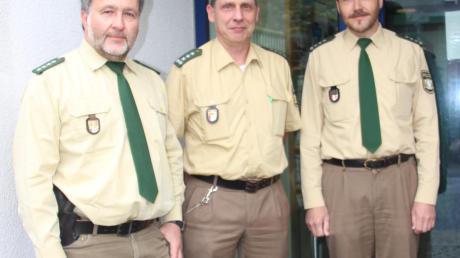 Dienststellenleiter Thomas Mayer (Mitte) begrüßte Michael Scheßl (links) und verabschiedete gleichzeitig Robert Stephan.  	
