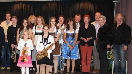 Das Klarinettenquintett Dorschhausen mit den weiteren Preisträgern bei der Siegerehrung des Melolino-Awards.  	