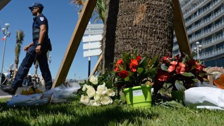 Ein Terroranschlag auf Nizzas Prachtpromenade hat mindestens 84 Todesopfer gefordert