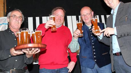 Wie schmecken die heimischen Biere? Moderator Axel Schmidt (rechts) mit den Experten Martin Ledermann (von links), Hans Roth und Dirk Göller. 
