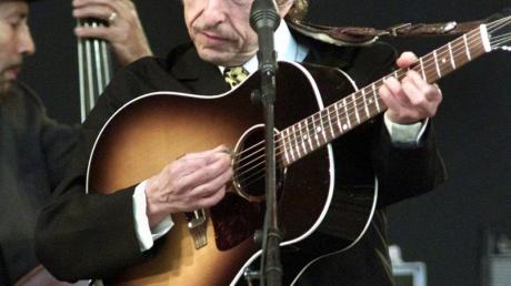 Bob Dylan ist der erste Musiker, der für seine Songtexte den Literatur-Nobelpreis bekommt. Werner Ochtendung aus Unterrieden ist seit vielen Jahren Dylan-Fan und stolzer Besitzer zahlloser Platten. Er freut sich für sein Idol. Dylans poetische Texte findet er absolut preiswürdig. 	